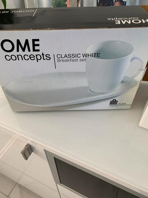 Home Concepts wit nieuw ontbijtsetje kop en grote schotel, Huis en Inrichting, Keuken | Servies, Zo goed als nieuw, Kop(pen) en/of Schotel(s)