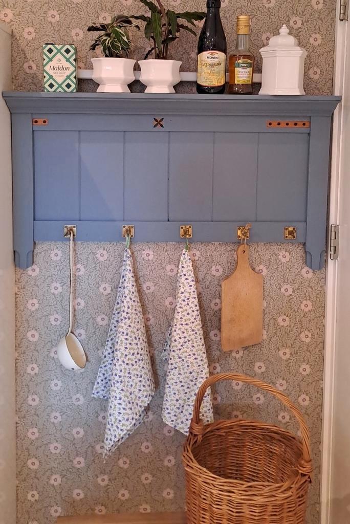 VERKOCHT. Brocante blauwe kapstok met legplank, Huis en Inrichting, Woonaccessoires | Kapstokken, Gebruikt, Wandkapstok, Minder dan 100 cm