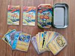 Bewaarblikje gevuld met 50 Pokemon kaarten,  5 glimmend!, Ophalen of Verzenden, Zo goed als nieuw, Meerdere kaarten, Foil