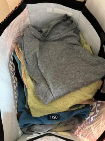 Tas met dames kleding maat S-M beschikbaar voor biedingen