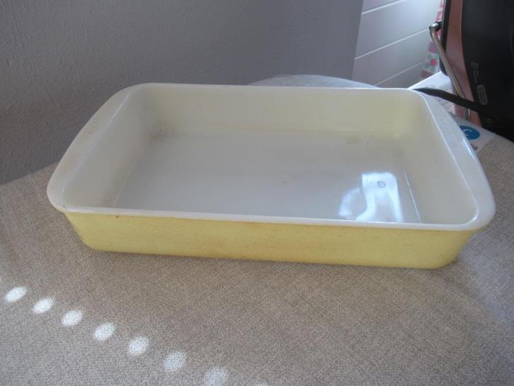 oude GELE PYREX OVENSCHAAL, Huis en Inrichting, Keuken | Potten en Pannen, Gebruikt, Overige typen, Overige materialen, Ophalen of Verzenden