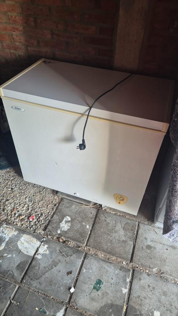Edy A+ Vrieskist en Zanussi vrieskast, Witgoed en Apparatuur, Vriezers en Diepvrieskisten, Gebruikt, Vrijstaand, Vrieskist, Minder dan 85 cm