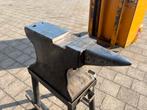 Aambeeld op onderstel 135kg smeden, Doe-het-zelf en Verbouw, Gereedschap | Handgereedschap, Ophalen