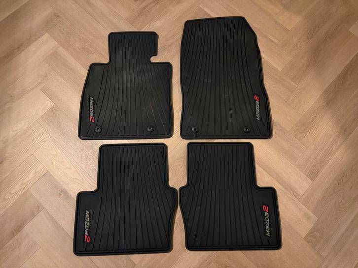 Originele Rubberen Mattenset Mazda 2, Auto diversen, Automatten, Gebruikt, Ophalen of Verzenden
