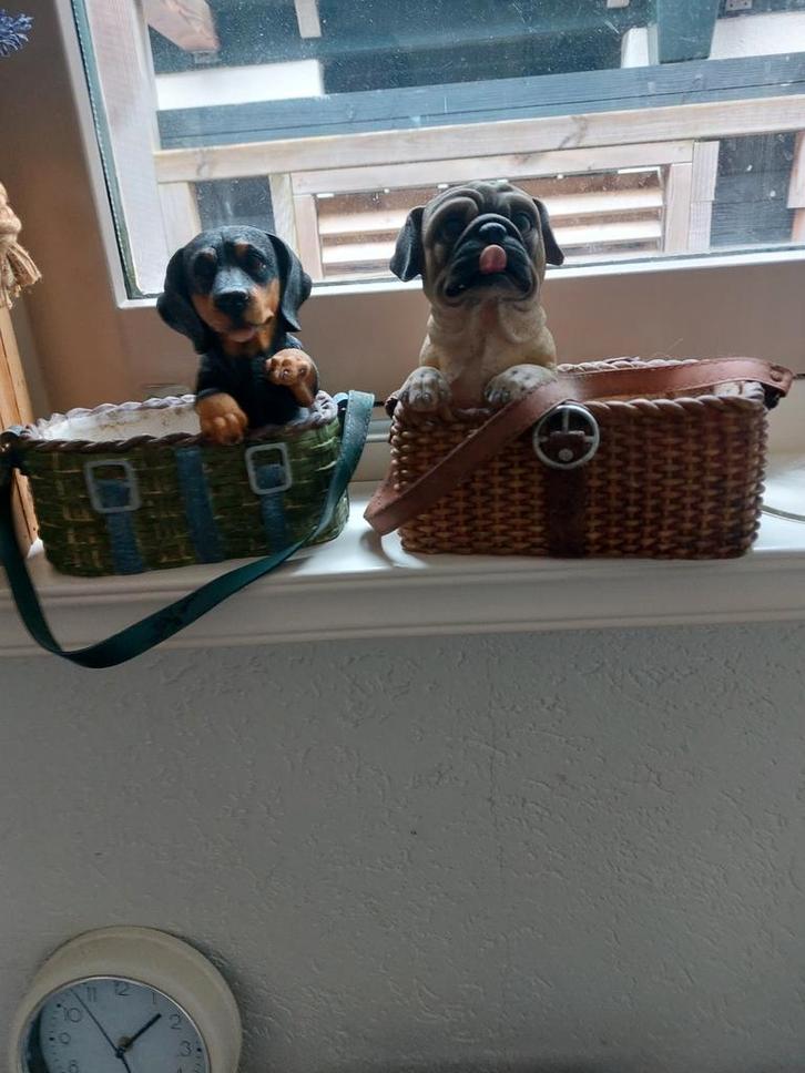 2x Bloempot Hond - Schattige Tuindecoratie, Tuin en Terras, Tuinbeelden, Gebruikt, Dierenbeeld, Kunststof, Ophalen