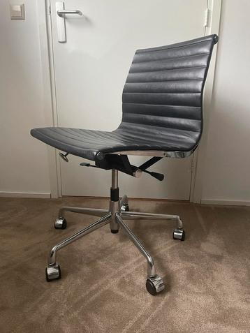 Bureaustoel beschikbaar voor biedingen