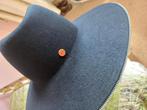 Stijlvolle hoed, apart afgewerkt, 56 of 57 cm (M, 7 of 7⅛ inch), Masseren., Hoed, Ophalen of Verzenden
