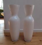 2 glazen vazen wit, Glas, Ophalen of Verzenden, Wit, Zo goed als nieuw