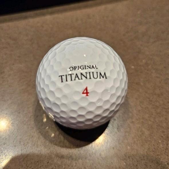 Wilson Titanium golfbal wit 25 stuks AAAA kwaliteit, Sport en Fitness, Golf, Zo goed als nieuw, Bal(len), Ophalen of Verzenden