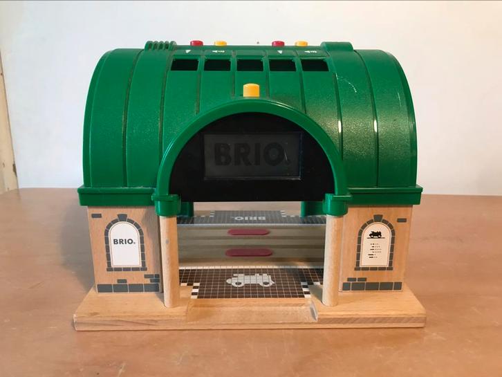 Brio Centraal station, Kinderen en Baby's, Speelgoed | Houten speelgoed, Zo goed als nieuw, Ophalen of Verzenden