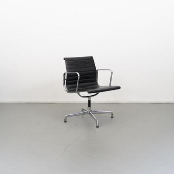 16x Vitra Eames EA 108 Stoel Zwart Leer - Chroom beschikbaar voor biedingen