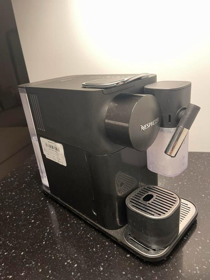 Nespresso Latissima One Koffiemachine, Witgoed en Apparatuur, Koffiezetapparaten, Gebruikt, Koffiepads en cups, Koffiemachine