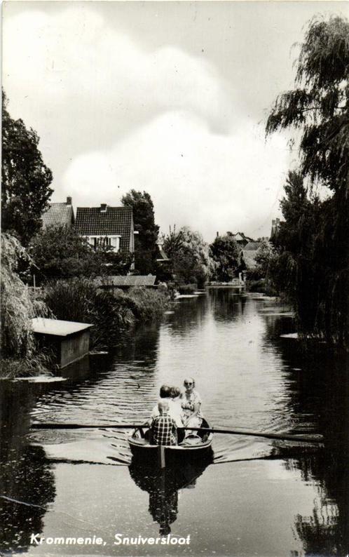 Krommenie, Snuiversloot - volk roeiboot - 1961 gelopen, Verzamelen, Ansichtkaarten | Nederland, Ongelopen, 1960 tot 1980, Ophalen of Verzenden