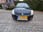 SUZUKI SWIFT 1.3 ZWART MET ACHTERUIT CAMERA, Auto's, Suzuki, Voorwielaandrijving, 400 kg, Origineel Nederlands, Handgeschakeld