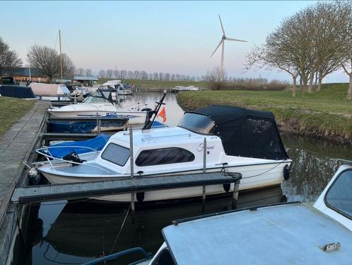 Boot Gelderblom 5.50  30 pk ligt in het Brielse Meer, Watersport en Boten, Motorboten en Motorjachten, Zo goed als nieuw, Polyester