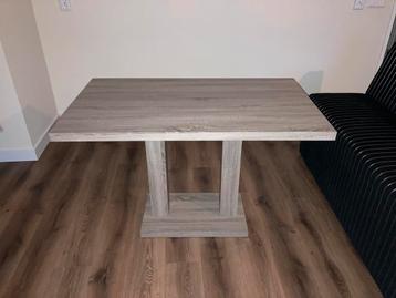 Eettafel rechthoek houtlook beschikbaar voor biedingen
