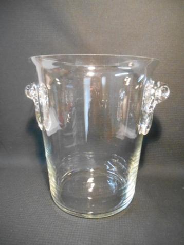 Grote glazen wijnkoeler, ook te gebruiken als vaas beschikbaar voor biedingen