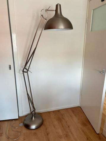 Vloerlamp zilver modern beschikbaar voor biedingen