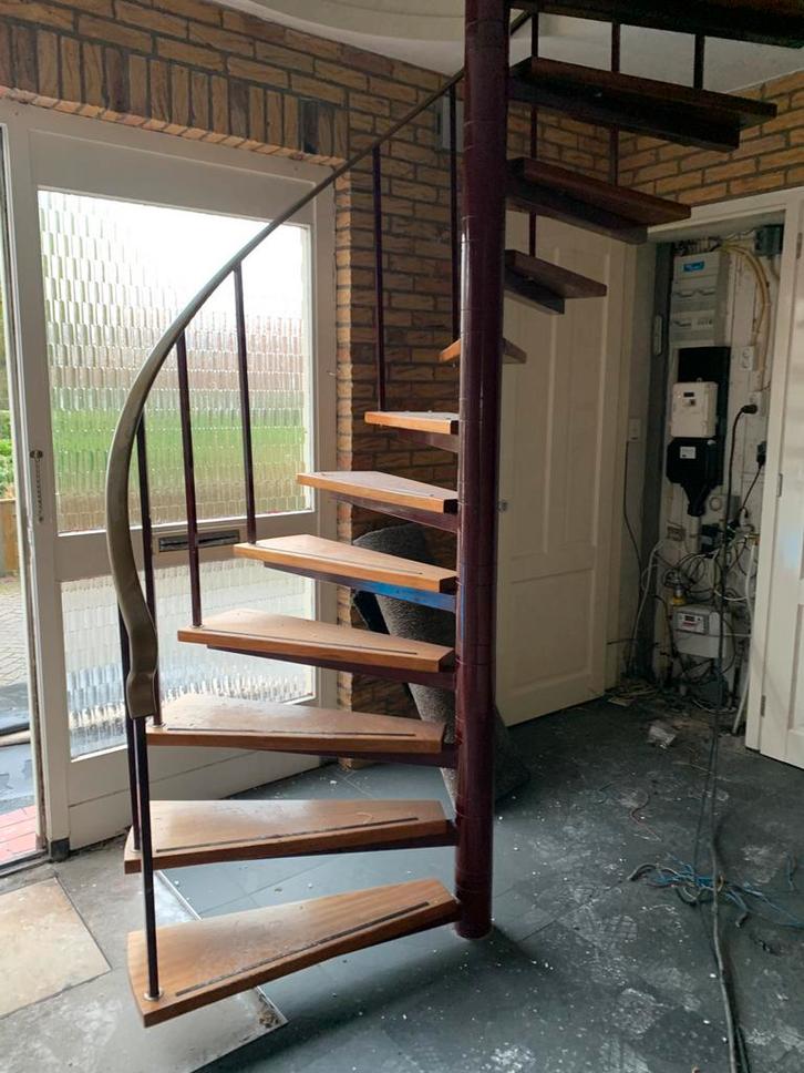 Wenteltrap, Doe-het-zelf en Verbouw, Ladders en Trappen, Gebruikt, Trap, 2 tot 4 meter, Ophalen
