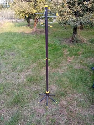Retro vintage Staande kapstok beschikbaar voor biedingen