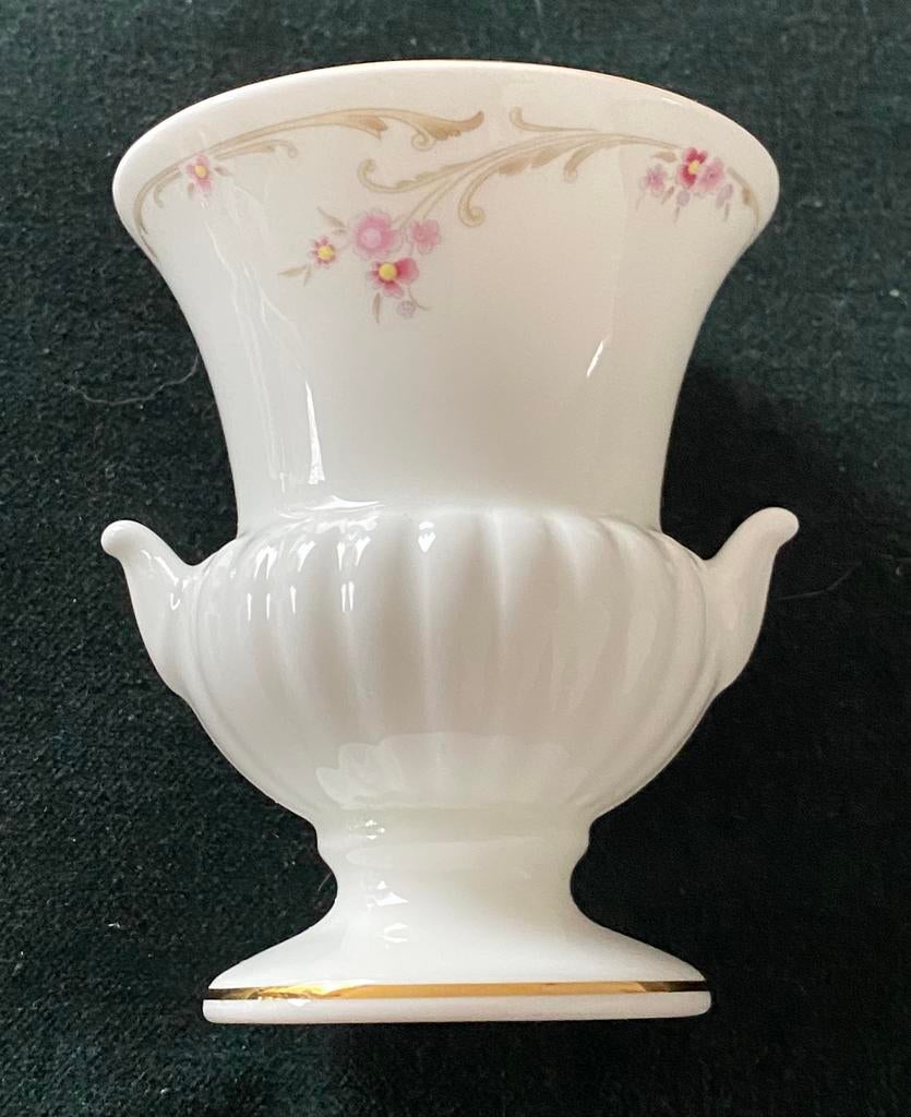 Wedgwood vaasje - lepelvaasje, nieuwstaat roze bloemetje, Ophalen of Verzenden, Zo goed als nieuw, Porselein, Wedgwood