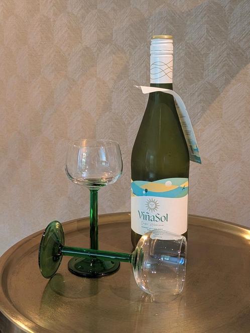 2 stuks vintage Luminarc wijnglazen met groene voet, Antiek en Kunst, Antiek | Glas en Kristal, Ophalen of Verzenden