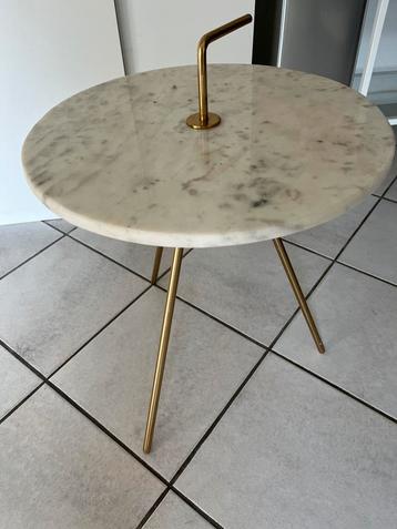 Bijzettafel met marmeren blad beschikbaar voor biedingen