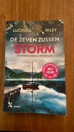 Lucinda Riley - Storm (deel 2) <ook deel 3 te koop>, Boeken, Literatuur, Lucinda Riley, Ophalen of Verzenden, Zo goed als nieuw