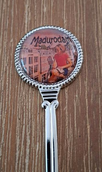 Vintage lepeltje Madurodam beschikbaar voor biedingen