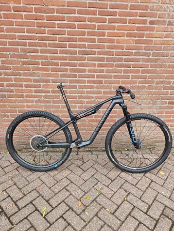 Canyon Lux Frame (S), SID voorvork & Duke carbon wielen beschikbaar voor biedingen