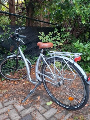 Damesfiets met lage instap beschikbaar voor biedingen