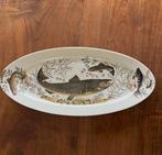 Grote ovale schaal met visdecoratie, Huis en Inrichting, Keuken | Servies, Ophalen of Verzenden, Overige stijlen, Porselein, Schaal of Schalen