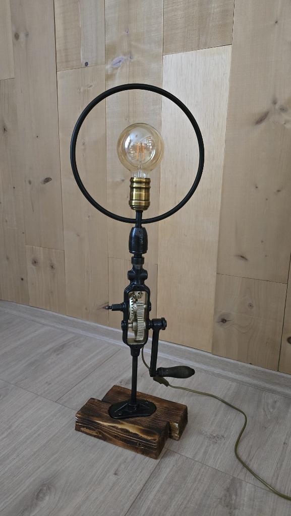 Vintage industriële lamp – handgemaakt van oude boormachine, Antiek en Kunst, Antiek | Lampen, Ophalen of Verzenden