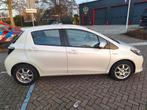 Toyota Yaris 1.5 Full Hybrid CVT 5DR 2014 Wit, Auto's, Euro 5, 1497 cc, 74 pk, 4 cilinders