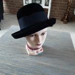 Oude hoedjes, Ophalen, Gedragen, One size fits all