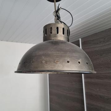 Industriële hanglamp metaal beschikbaar voor biedingen