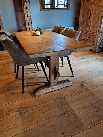  Massief eiken tafel beschikbaar voor biedingen