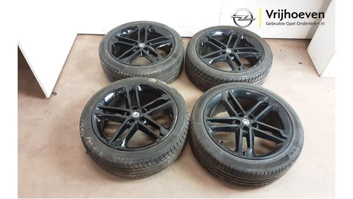 Velgen set + banden van een Opel Mokka (Mokka 12-), Auto-onderdelen, Banden en Velgen, Personenwagen, Gebruikt, 3 maanden garantie