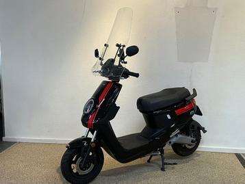 NIU Bromscooter M1+ NIEUWSTAAT, NW PRIJS 3.000,- beschikbaar voor biedingen