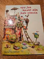 Opa Jan maakt zijn huis schoon - Marius van Dokkum, Boeken, Ophalen of Verzenden, Gelezen, Marius van Dokkum, Sprookjes