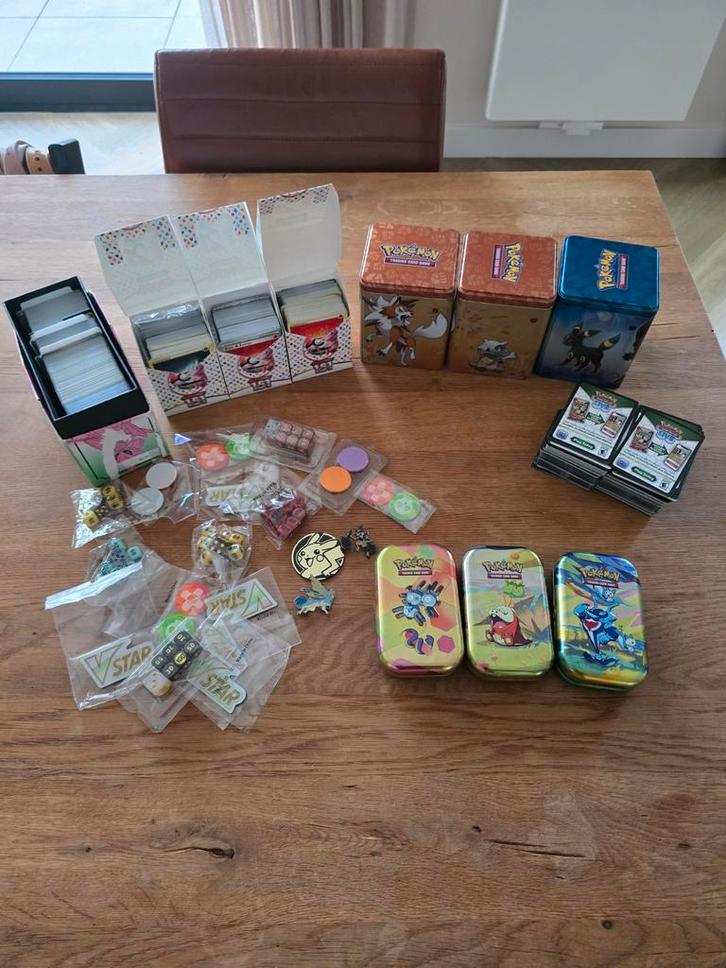 Pokemon kaarten | bundel incl tin, bulk, reverse holo's, Hobby en Vrije tijd, Verzamelkaartspellen | Pokémon, Zo goed als nieuw