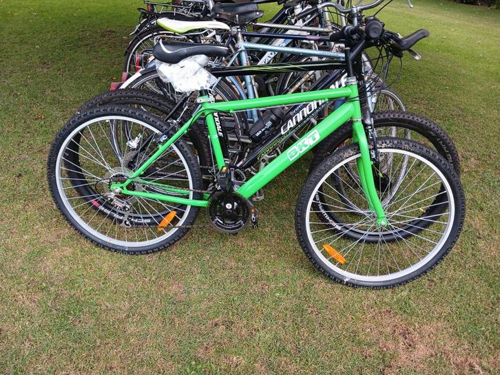 10 fietsen, Fietsen en Brommers, Fietsonderdelen, Gebruikt, Mountainbike, Ophalen