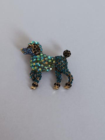 Hondje broche beschikbaar voor biedingen