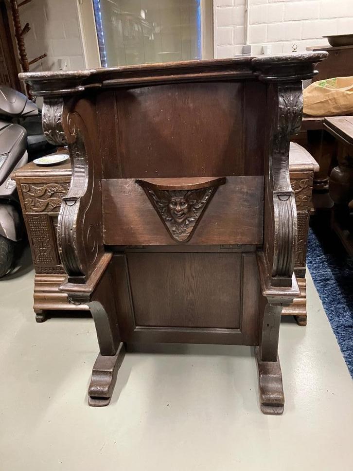 Grote oude kathedraal stoel Missery chair met gesn. hoofdje, Antiek en Kunst, Antiek | Meubels | Stoelen en Banken, Ophalen