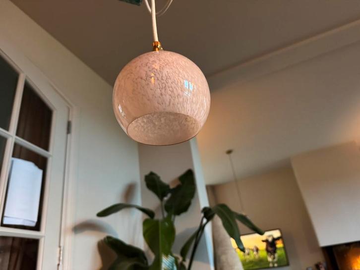 Roze glazen hanglamp, Huis en Inrichting, Lampen | Hanglampen, Zo goed als nieuw, Minder dan 50 cm, Glas, Ophalen