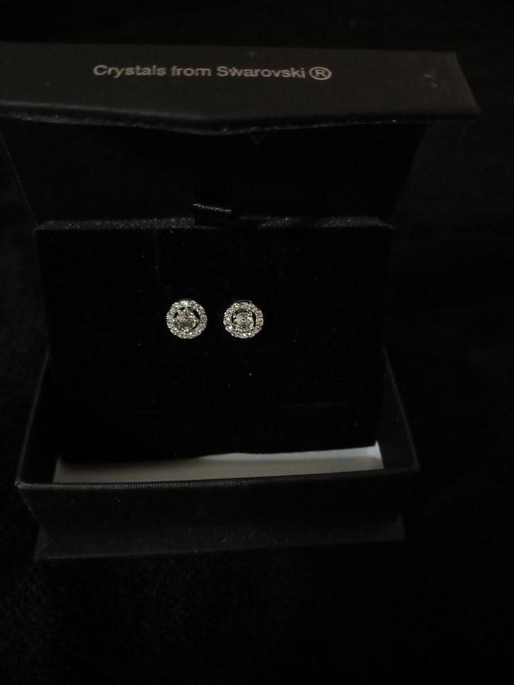 Yolora  crystal jewelry swarovski (r) 🌸, Sieraden, Tassen en Uiterlijk, Oorbellen, Nieuw, Knopjes of Stekers, Zilver, Zilver