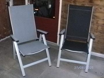 Terras stoelen met kussens beschikbaar voor biedingen