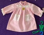 Roze poppenjurkje, 2 poppenpruikjes, fluwelen rok+ bovenstuk, Ophalen of Verzenden, Gebruikt, Kleertjes