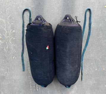 Fenders 2x 75x 25cm inclusief fenderhoes beschikbaar voor biedingen