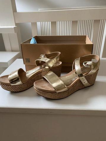 Unisa gouden plateau sandalen mt 39 beschikbaar voor biedingen